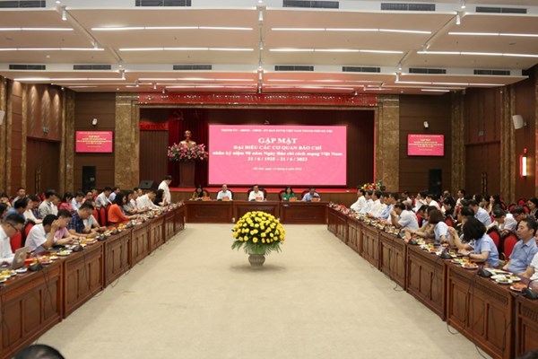 Hà Nội tập trung đầu tư cho văn hóa để phát triển văn hóa ngang bằng với phát triển kinh tế - Anh 2
