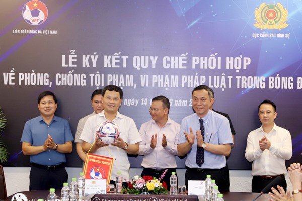 Phòng, chống tội phạm, vi phạm pháp luật trong bóng đá - Anh 4