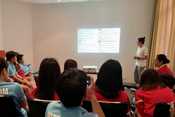 Tuyển nữ Việt Nam được hỗ trợ từ chuyên gia dinh dưỡng và thể lực của FIFA - Anh 1
