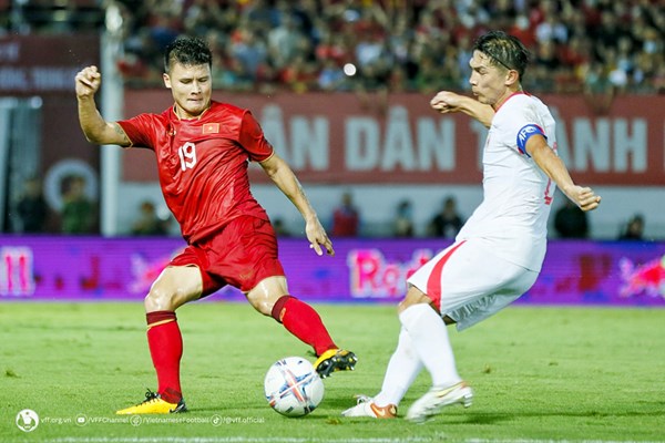 Tuyển Việt Nam thắng vất vả Hongkong (Trung Quốc) - Anh 1