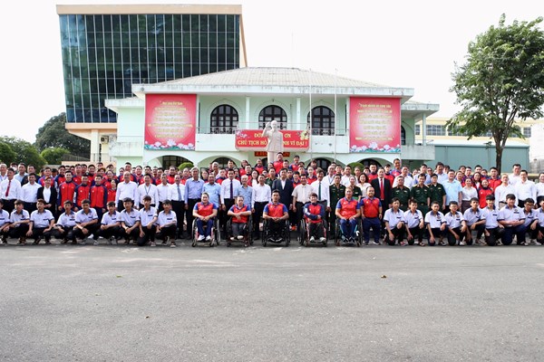 Trung tâm Huấn luyện Thể thao Quốc gia TP.HCM tuyên dương HLV, VĐV đạt thành tích cao tại SEA Games 32 và ASEAN Para Games 12 - Anh 1