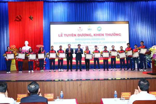 Trung tâm Huấn luyện Thể thao Quốc gia TP.HCM tuyên dương HLV, VĐV đạt thành tích cao tại SEA Games 32 và ASEAN Para Games 12 - Anh 6
