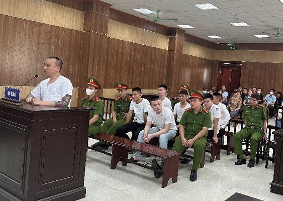 Tuyên án tử hình ba đối tượng mua bán, vận chuyển chất ma túy - Anh 1