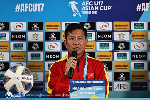 HLV Hoàng Anh Tuấn: Hy vọng các cầu thủ sẽ chơi tốt và hoàn thành nhiệm vụ - Anh 1