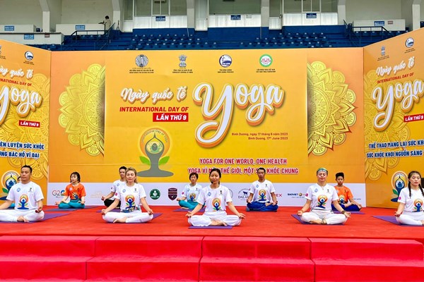 Bình Dương: Hơn 1.000 người tham gia đồng diễn Ngày Quốc tế Yoga - Anh 3