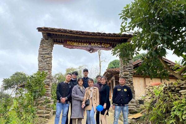 Chàng trai Dao Tiền bỏ phố về quê làm du lịch - Anh 2