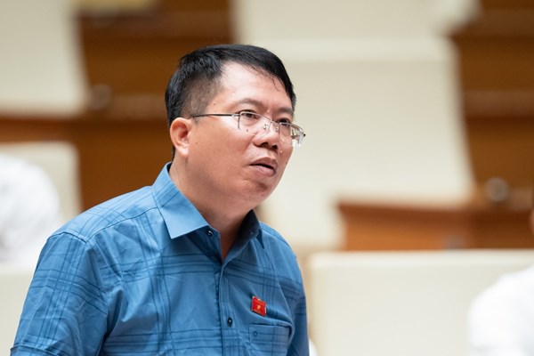 Đại biểu đề nghị bố trí nhà ở tái định cư cần phải bảo đảm các yếu tố văn hóa truyền thống - Anh 1