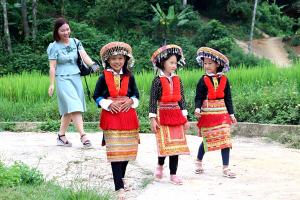 “Sức mạnh mềm” nơi miền biên viễn - Anh 2