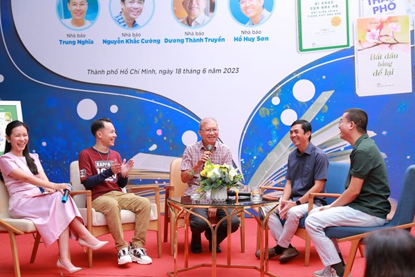 Báo chí và văn chương song hành dưới ngòi bút của nhà báo - Anh 1