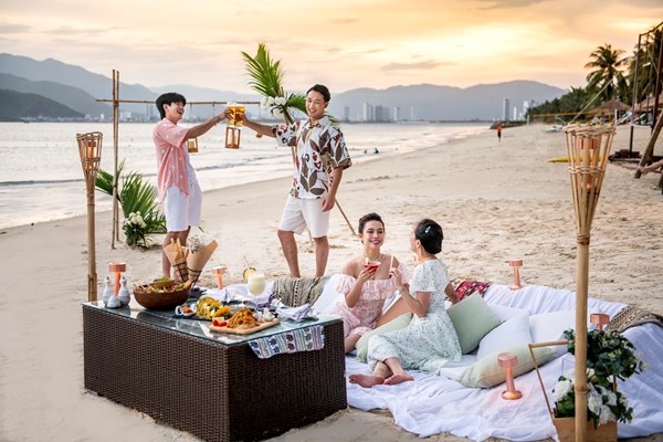 Đặt ngay combo siêu hot VINPEARL X 8WONDER đón hè diệu kỳ cùng Charlie Puth - Anh 5