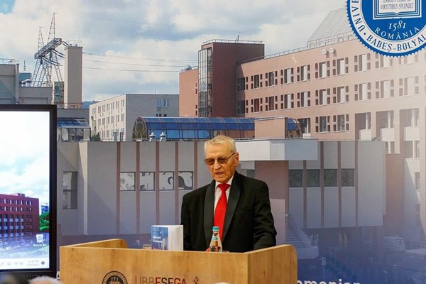 Giới thiệu sách “Việt Nam diệu kỳ” tại Romania - Anh 1