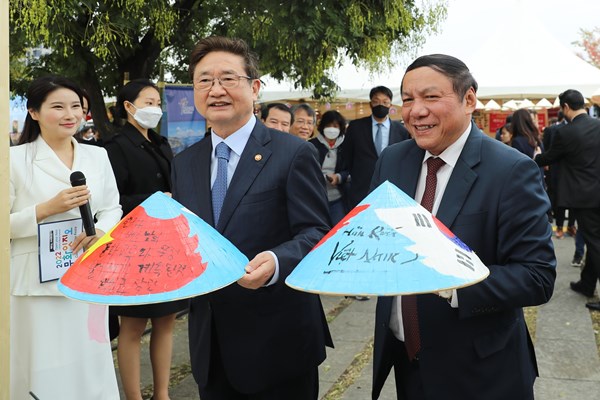 Việt Nam- Hàn Quốc​​​​​​​: Điểm sáng trong quan hệ hợp tác Văn hóa, Thể thao, Du lịch và Gia đình - Anh 2