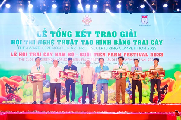 Trao giải “Hội thi Nghệ thuật tạo hình bằng trái cây” tại TP.HCM - Anh 1