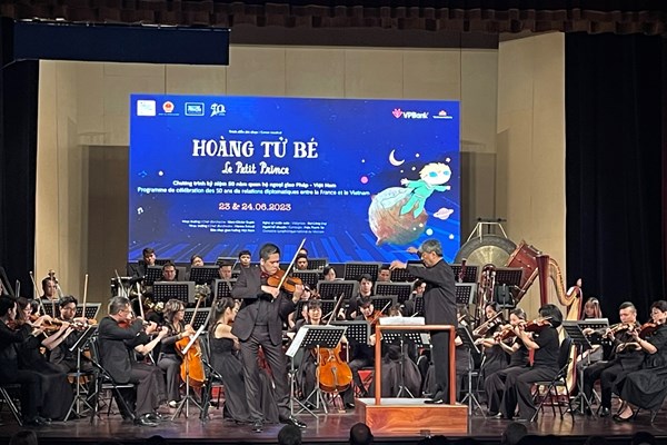 Trình diễn âm nhạc Hoàng tử bé: Chương trình giao lưu văn hóa đặc sắc Việt-Pháp - Anh 6