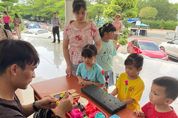 Đa dạng hoạt động tại Sân chơi thiếu nhi miễn phí - Anh 1