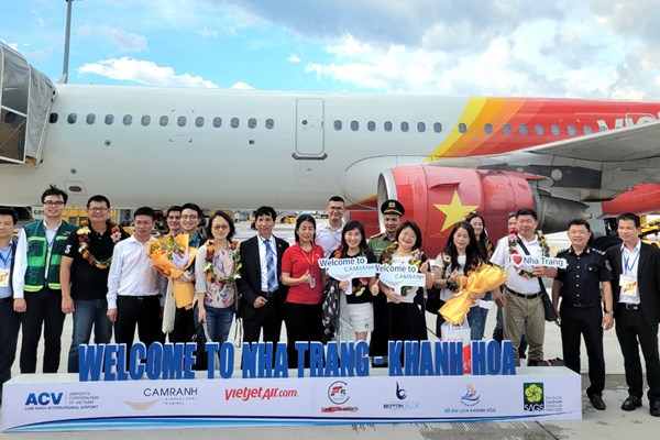 Khách quốc tế trở lại ngày càng đông - Anh 1