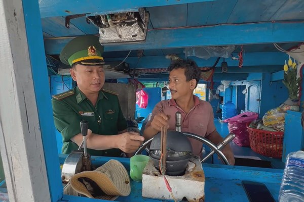 Ngư dân Quảng Ngãi tích cực chống khai thác IUU - Anh 2
