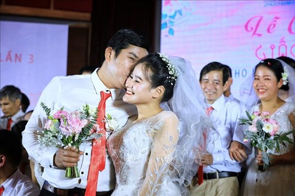 Tình cảm gia đình trong xã hội hiện đại - Anh 2