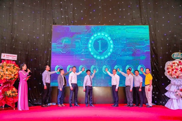 Buôn Ma Thuột thí điểm “Tuyến phố thanh toán không tiền mặt” - Anh 2