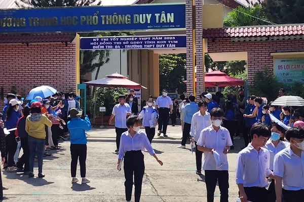 Kỳ thi tốt nghiệp THPT năm 2023: Hơn 62 nghìn thí sinh ở các tỉnh Tây Nguyên hoàn thành môn thi đầu tiên - Anh 2