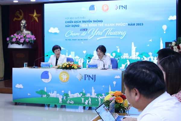 “Chạm để yêu thương” – Chiến dịch truyền thông xây dựng gia đình hạnh phúc 2023 - Anh 1