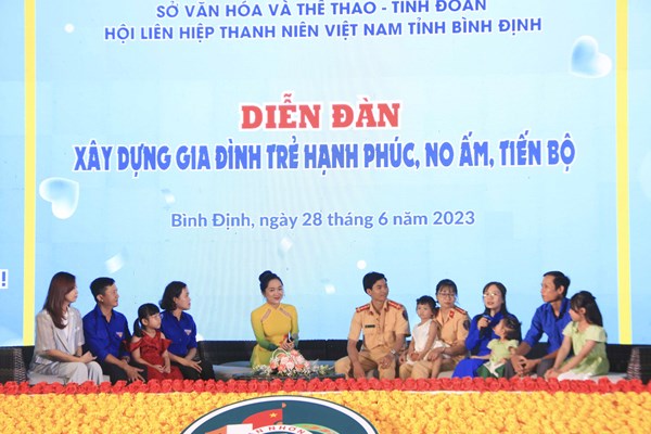 Bình Định: Xây dựng gia đình trẻ hạnh phúc, no ấm, tiến bộ - Anh 2
