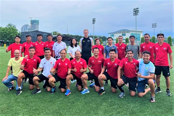 Trọng tài Việt Nam được FIFA xác nhận hoàn thành khoá đào tạo VAR - Anh 2
