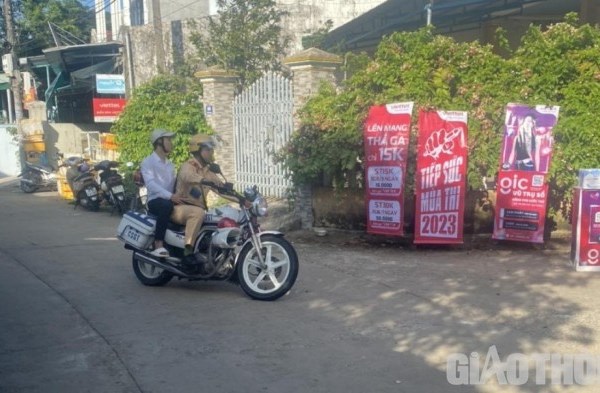 Quảng Ngãi: Kịp thời chở thí sinh ngủ quên đến điểm thi đúng giờ - Anh 2