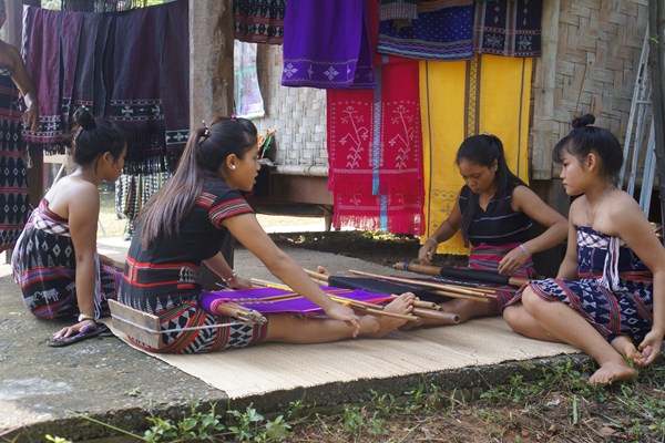 Về “Ngôi nhà chung” hoà mình vào “Sắc màu thổ cẩm” - Anh 1