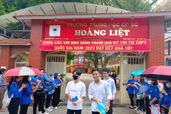 Thi tốt nghiệp THPT năm 2023: Thí sinh thở phào sau môn thi cuối cùng - Anh 3