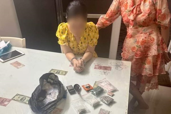 Phát hiện số lượng lớn ma túy tổng hợp “núp bóng” thực phẩm, đồ uống - Anh 2