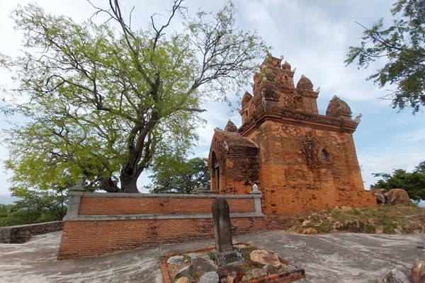 Khám phá tháp cổ Pô Rome, nơi lưu giữ bảo vật quốc gia - Anh 2