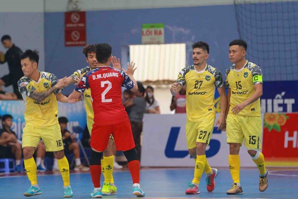 Ngoại binh toả sáng, Sahako trở lại đường đua vô địch giải Futsal VĐQG - Anh 2