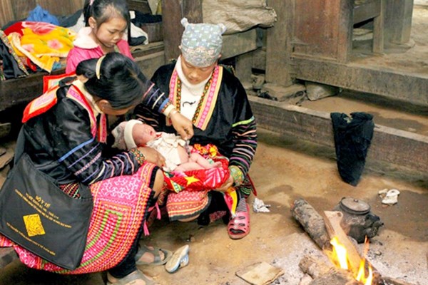 Triển khai “Tuần lễ Làm mẹ an toàn” năm 2023 cho đồng bào dân tộc - Anh 1