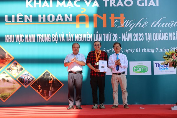 Liên hoan ảnh nghệ thuật khu vực Nam Trung bộ và Tây Nguyên - Anh 1