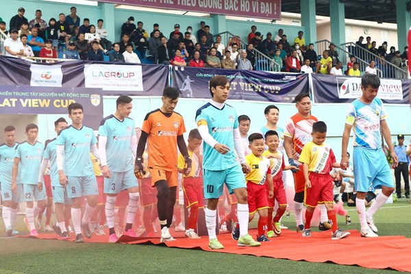 Thêm sân chơi bóng đá phong trào dành cho cộng đồng doanh nhân trẻ - Anh 1