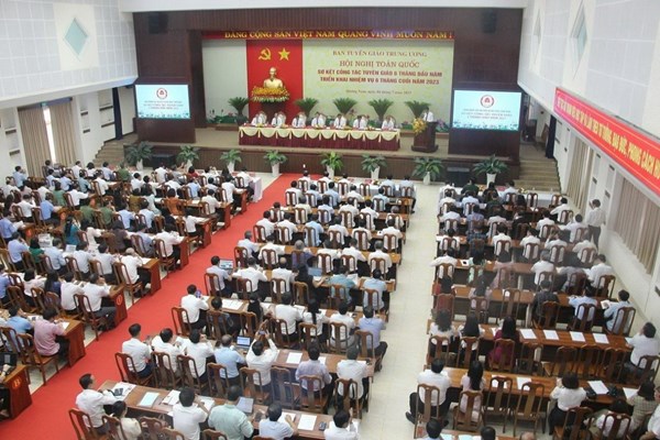 Ban Tuyên giáo TƯ xác định rõ những vấn đề trọng tâm, trọng điểm, kịp thời giải quyết những vấn đề cấp thiết - Anh 2