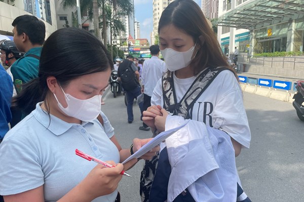 Kỳ thi tốt nghiệp THPT năm 2023: Mã đề 409, câu 50 môn tiếng Anh có hai đáp án đúng - Anh 1