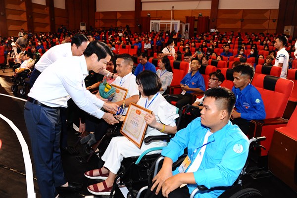 Tìm kiếm 50 gương thanh niên khuyết tật tiêu biểu - Anh 1