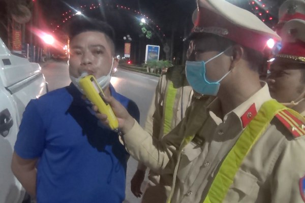 Thanh Hóa xử lý gần 9 nghìn trường hợp vi phạm nồng độ cồn khi lái xe - Anh 1