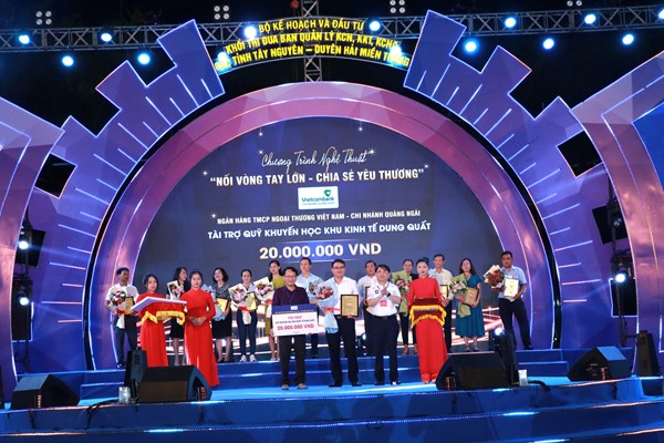Ấm áp Chương trình nghệ thuật “Nối vòng tay lớn – Chia sẻ yêu thương” - Anh 2