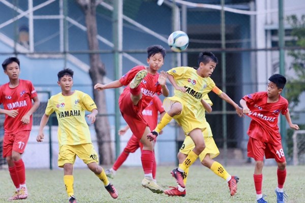 8 đội vào tứ kết giải Bóng đá U13 toàn quốc - Anh 1