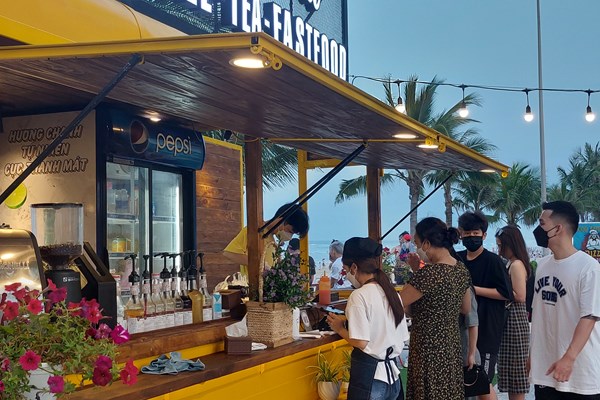 Đà Nẵng:  Quảng bá sản phẩm đặc trưng tại tuyến phố đi bộ - Anh 1