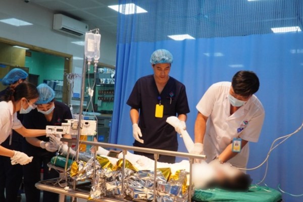 Cảnh báo bị điện giật khi đi câu gần đường điện cao thế - Anh 1