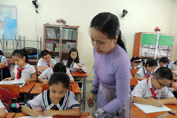 Giáo viên vừa thiếu,​​​​​​​ vừa thừa cục bộ - Anh 1