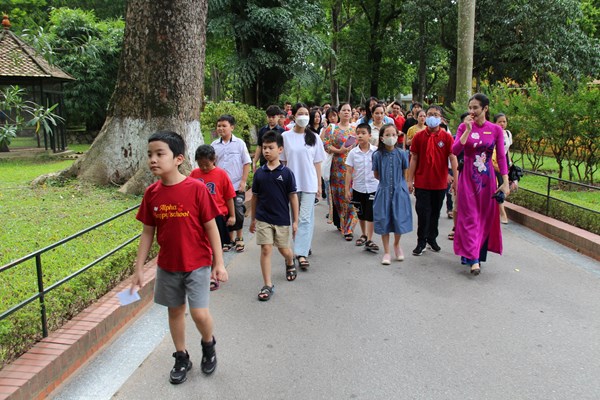 Công đoàn Bộ VHTTDL: Lễ báo công dâng Bác và trao thưởng học sinh đạt thành tích cao - Anh 5