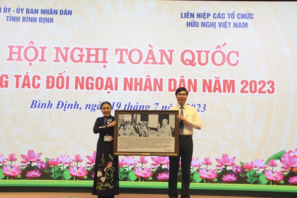 Đổi mới, nâng cao hiệu quả hoạt động của hệ thống Liên hiệp các tổ chức hữu nghị Việt Nam - Anh 2