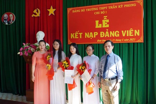 Quảng Ngãi: Phát triển đảng viên trong các trường THCS chưa đạt yêu cầu - Anh 1