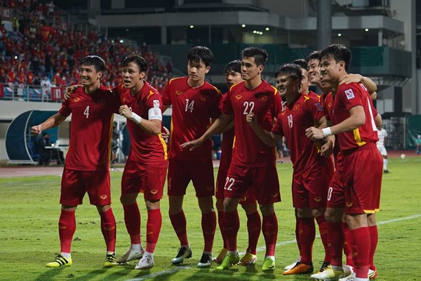 Tuyển Việt Nam vẫn giữ vị trí 95 thế giới - Anh 1