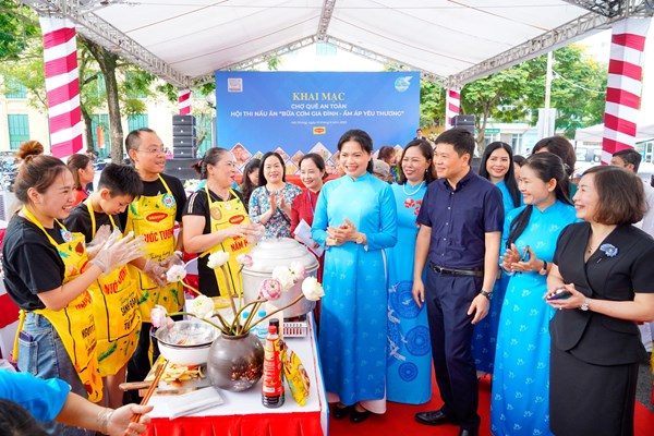 Vun đắp giá trị truyền thống của gia đình Việt - Anh 1